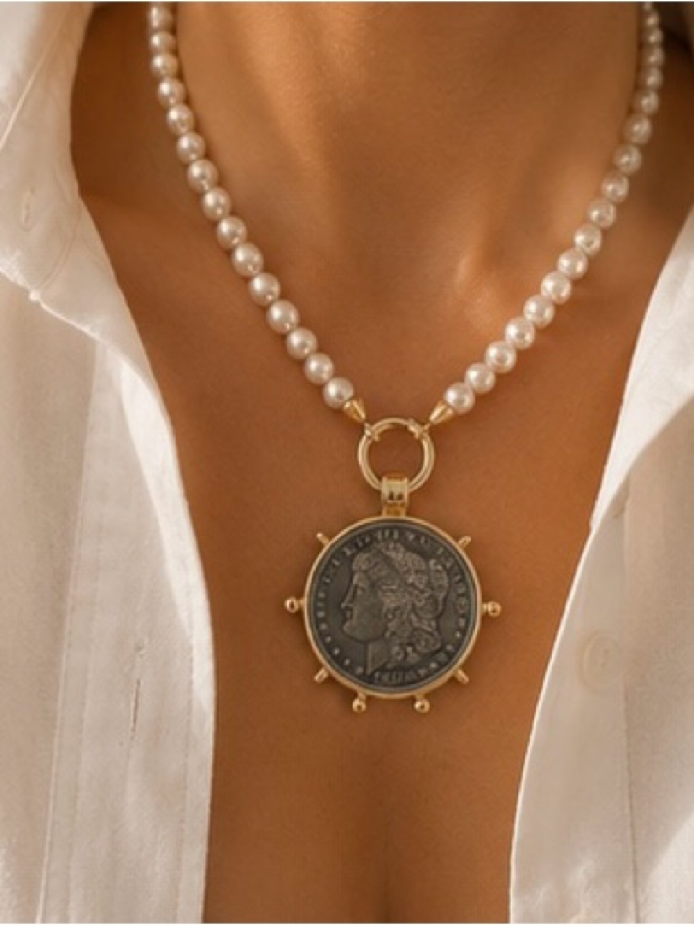 Vintage-Inspired Pearl & Coin Pendant Necklace - Picture 3 of 6